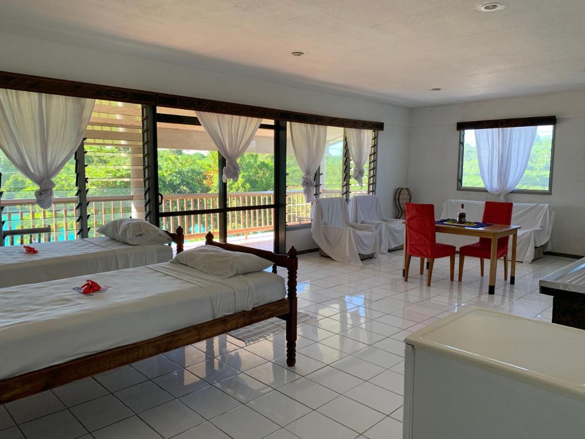 Lusia'S Lagoon Chalets Salelologa Buitenkant foto